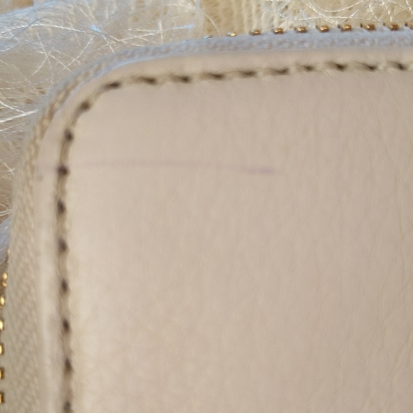Michael Kors Light Cream Zipper Wallet - Picture 6 of 10